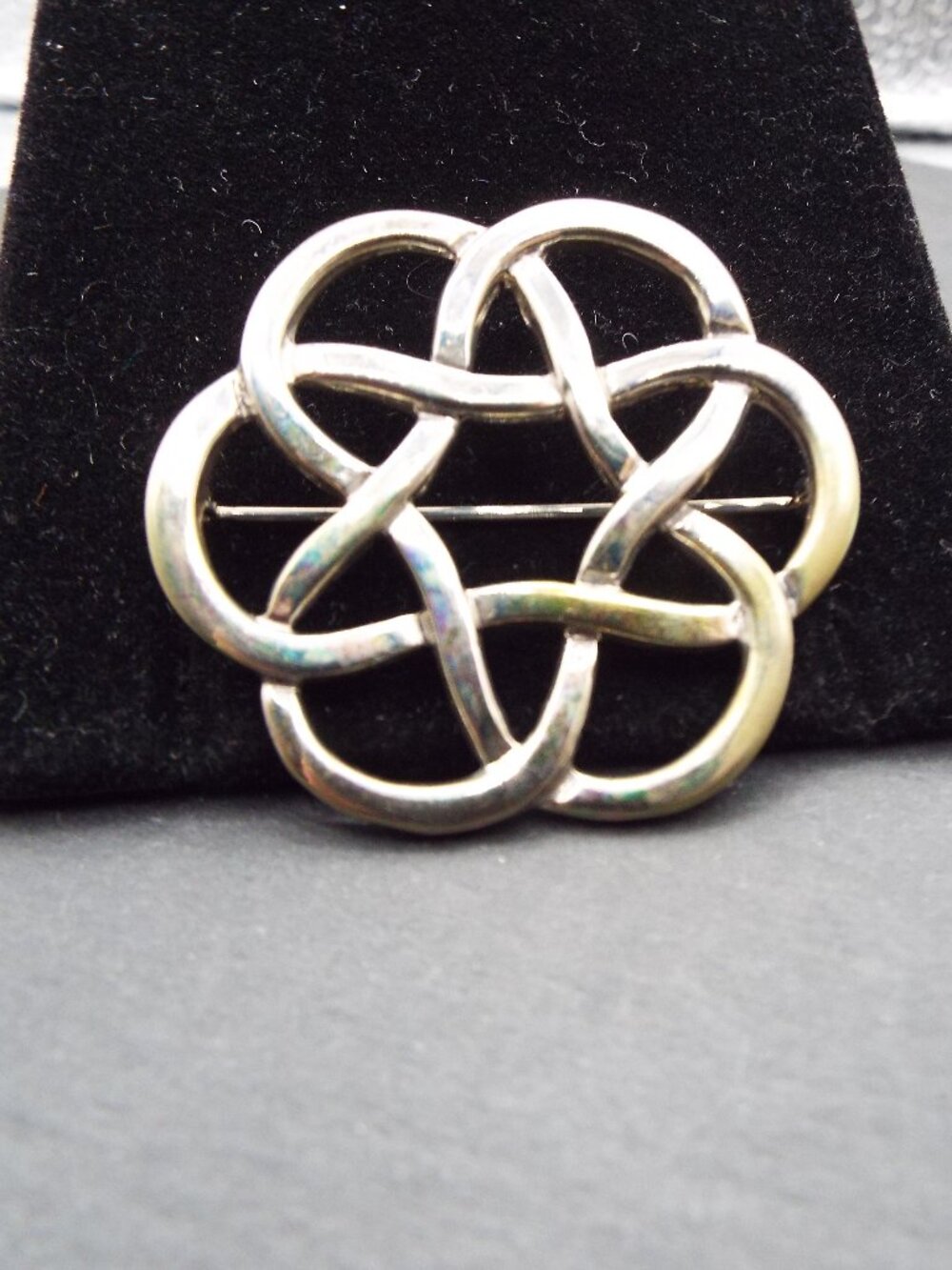 VINTAGE CELTIC IRELAND PEWTER INFINITY LOVE AND FRIENDSHIP KNOT PIN G